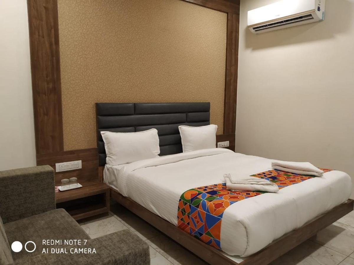 Hotel Krishna Palace Ānand المظهر الخارجي الصورة