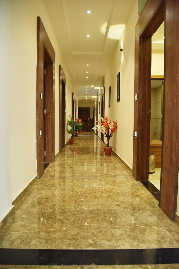 Hotel Krishna Palace Ānand المظهر الخارجي الصورة